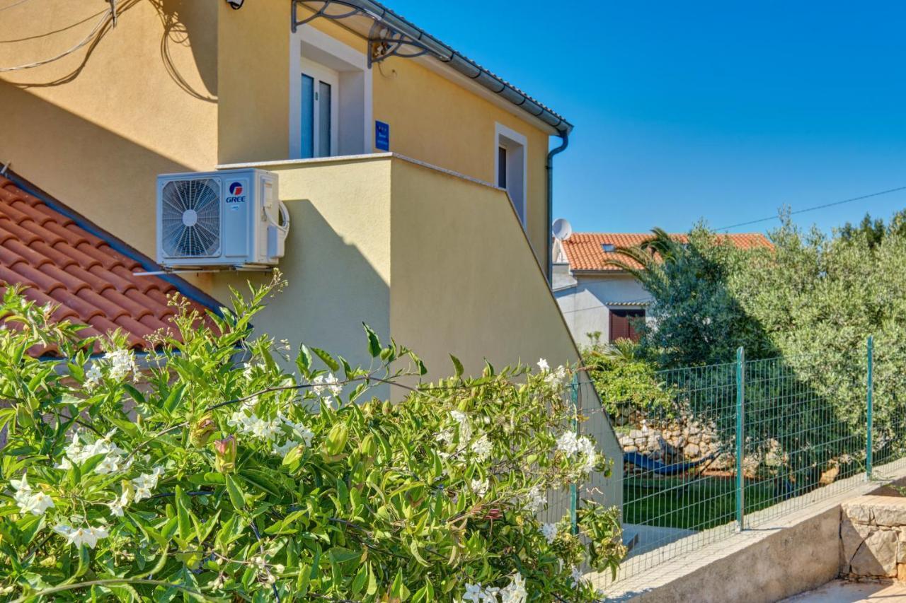 Apartment Tena Veli Losinj Bagian luar foto