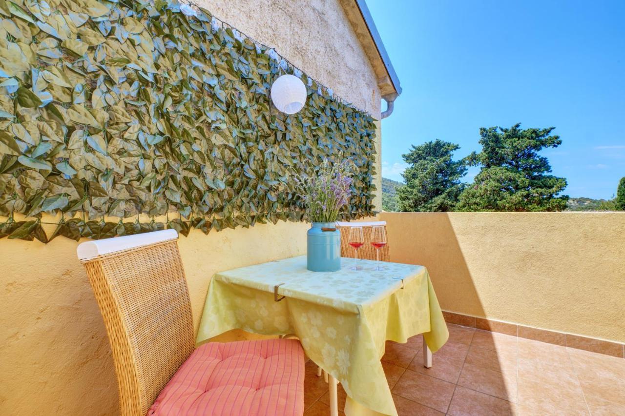 Apartment Tena Veli Losinj Bagian luar foto