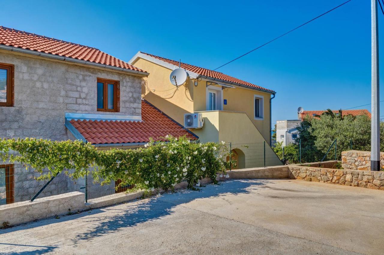 Apartment Tena Veli Losinj Bagian luar foto
