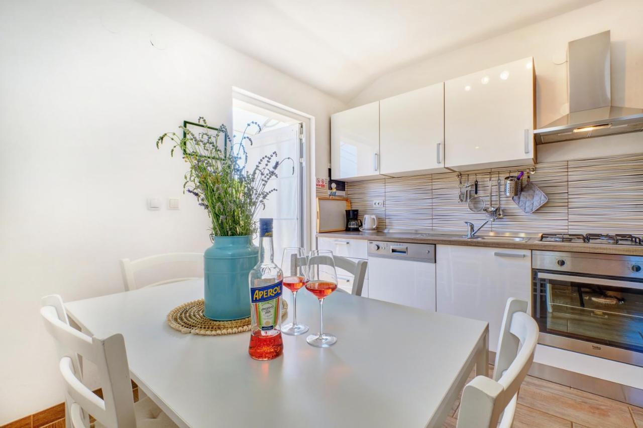 Apartment Tena Veli Losinj Bagian luar foto