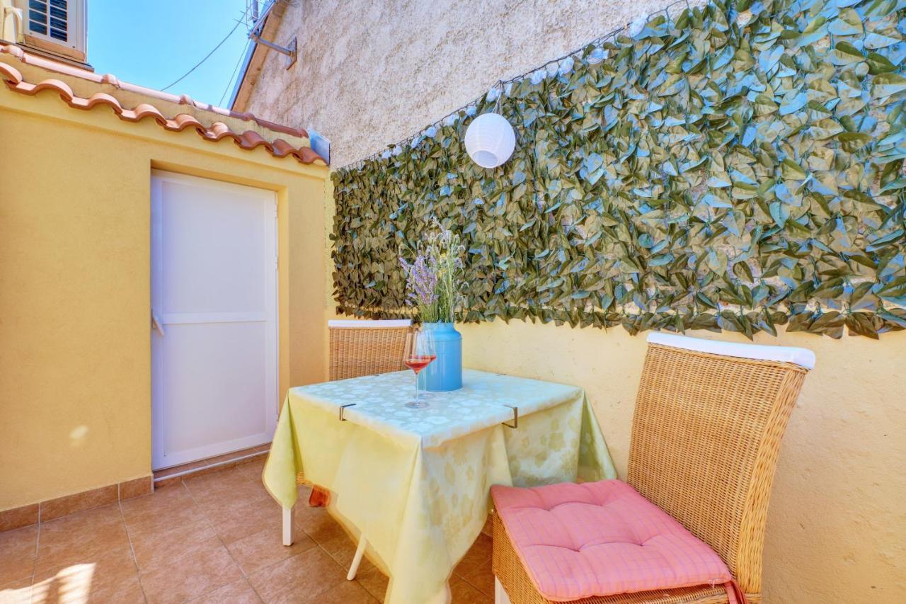 Apartment Tena Veli Losinj Bagian luar foto