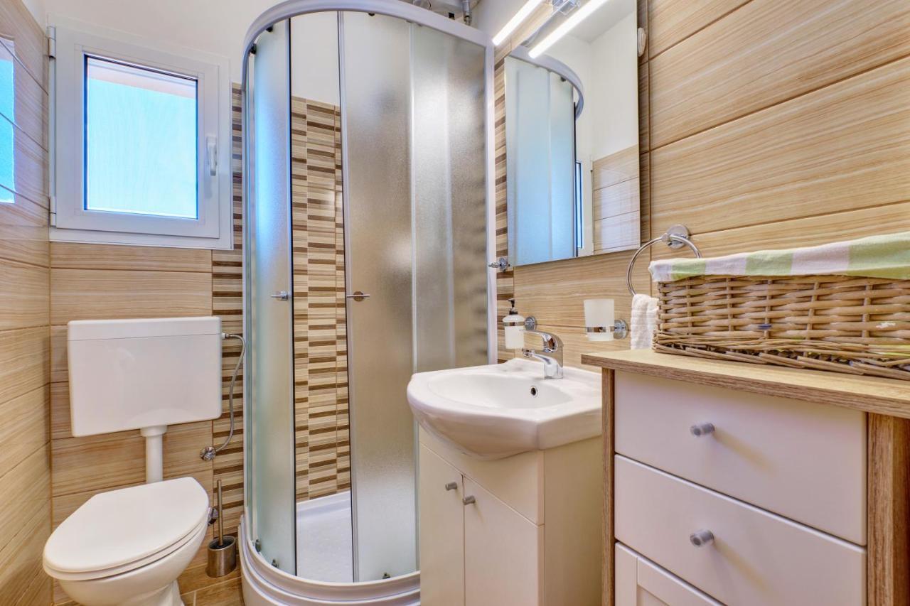 Apartment Tena Veli Losinj Bagian luar foto