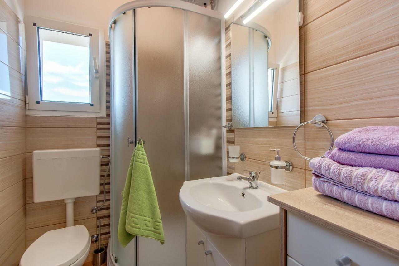 Apartment Tena Veli Losinj Bagian luar foto