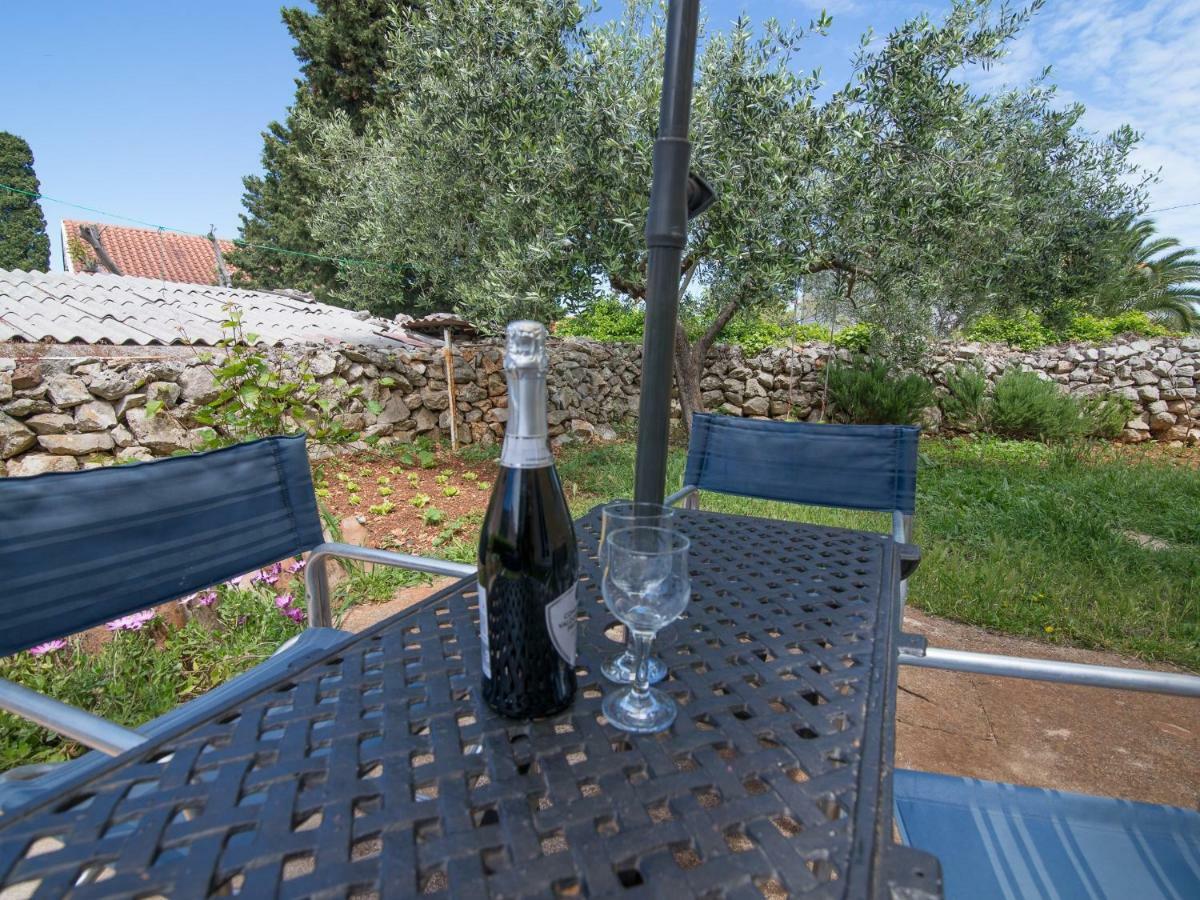 Apartment Tena Veli Losinj Bagian luar foto